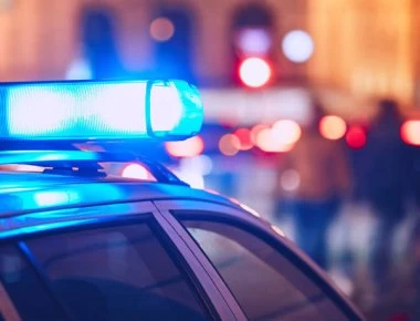Κρατούμενοι απέδρασαν μέσα από περιπολικό στο κέντρο της Αθήνας